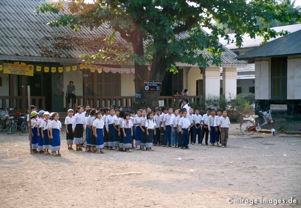 Schulkinder
Luang Prabang
Schlüsselwörter: children1, Kinder, singen, Schule, Uniform, Entwicklungsland, SÃ¼dost Asien,