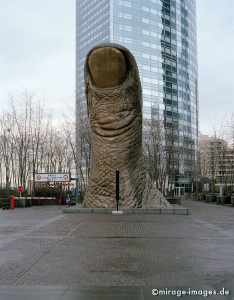 Thick Thumb
La Grande Arche La Defense Paris
Schlüsselwörter: gross, Metall, Bronze, Daumen, finger, Figur, Skulptur, Bro, Gebude, Monument, Hochhaus, Wolkenkratzer, Architektur, Kunst, Glas, Fassade, gebogen, Schwung, modern, urban, Landschaft, Stadt, Parkplatz, Regen, nass, feucht, grau, Europa, Sehenswürdigk