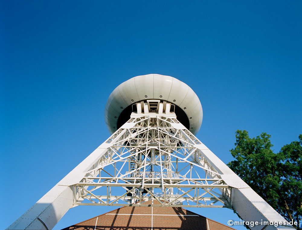 Colani Ei
Lnen
Schlüsselwörter: Kunst, Industriekultur, IBA, Strukturwandel, Ruhrgebiet, Bergbau, Montanindustrie, Nordrhein Westfalen, Energie, Stahl, Landschaft, Schwerindustrie, Errinnerung, Förderturm, Gestaltung, Architektur, Himmel, Umnutzung, Kulturhauptstadt 2010