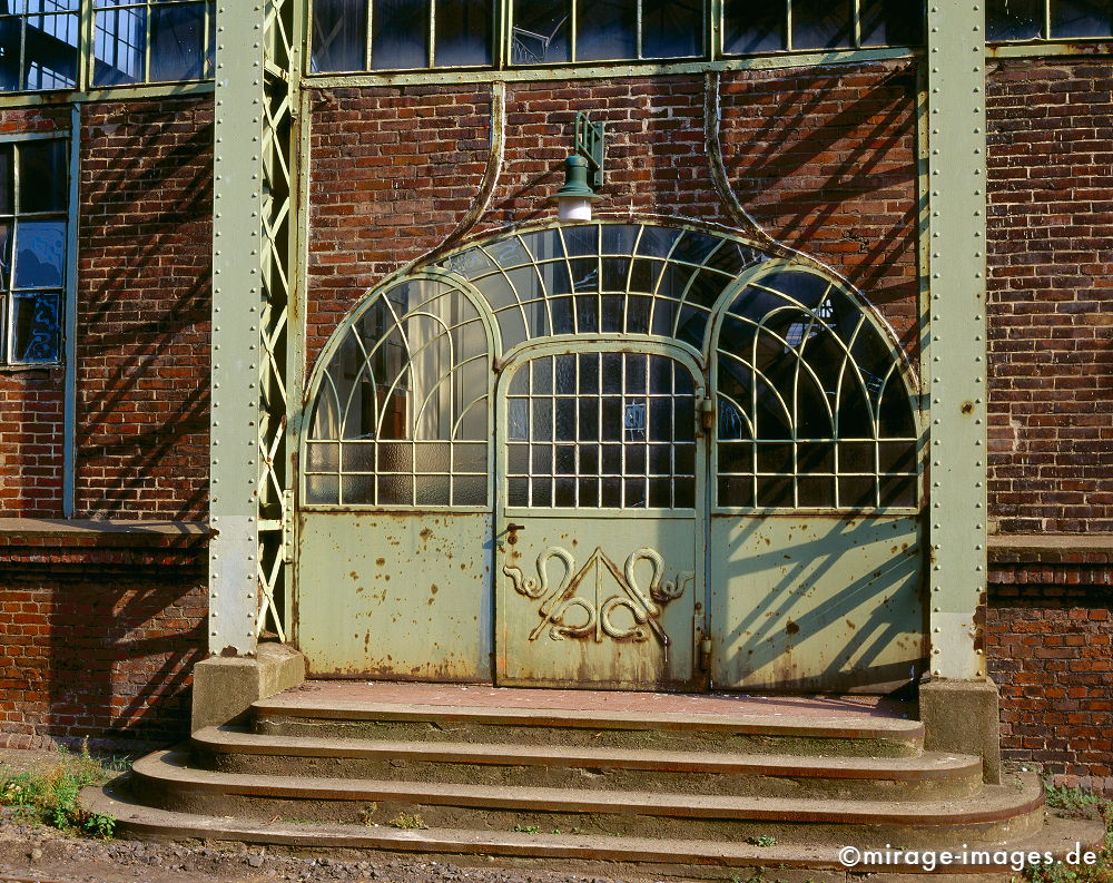 Zeche Zollern
Dortmund
Schlüsselwörter: Kunst, Industriekultur, IBA, Strukturwandel, Ruhrgebiet, Bergbau, Montanindustrie, Nordrhein Westfalen, Energie, Stahl, Landschaft, Schwerindustrie, Errinnerung, Eingang, Jugendstil, Eisen, Rost, Architektur,