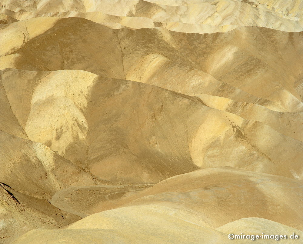 Zabriskie Point
Death Valley
Schlüsselwörter: Stein, stone, Felsen, rock, desert, WÃ¼ste, gelb, yellow, Hitze, heat, Trockenheit, dryness, zerfurcht, Erdgeschichte, history,