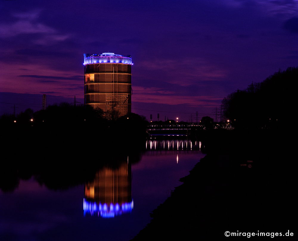 Gasometer
Oberhausen
Schlüsselwörter: Herbst, Industrie, Industrieruine, Stahlwerk, Rost, rust, Eisen, Stahl, Architektur, Arbeit, Verfall, Erosion, Zeitalter, Wasserspiegelung, Spiegel, Industriekultur,