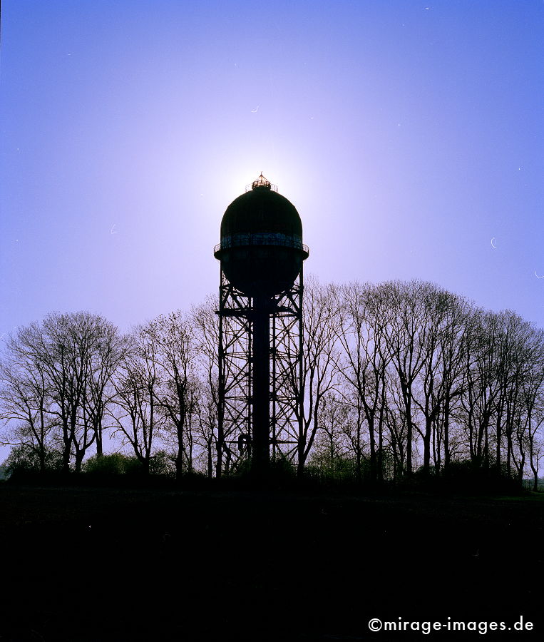 Lanstroper Ei
Dortmund
Schlüsselwörter: Gegenlicht, Kunst, Industriekultur, IBA, Strukturwandel, Ruhrgebiet, Bergbau, Montanindustrie, Kulturhauptstadt 2010, Nordrhein Westfalen, Energie, Stahl, Landschaft, Schwerindustrie, Errinnerung, Wasserspeicher,