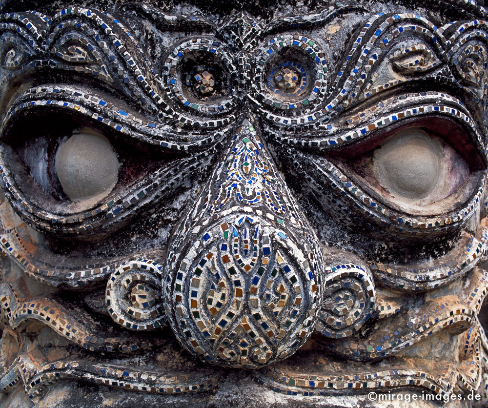 Samsara
Buddhapark Xieng Khuan 
Vientianne
Schlüsselwörter: Zeit, Zeitlosigkeit, Augen, Buddhismus, Glauben, Religion, Skulptur, Stein, Gesicht, Maske, Barong, schwarz, Angst, Kunst, Geister, animistisch, Skulpturenpark, Patina, wachen, Traum, Alptraum, Spiritualität, kraftvoll, Nase, jenseits, Sehenswürdigkeit,