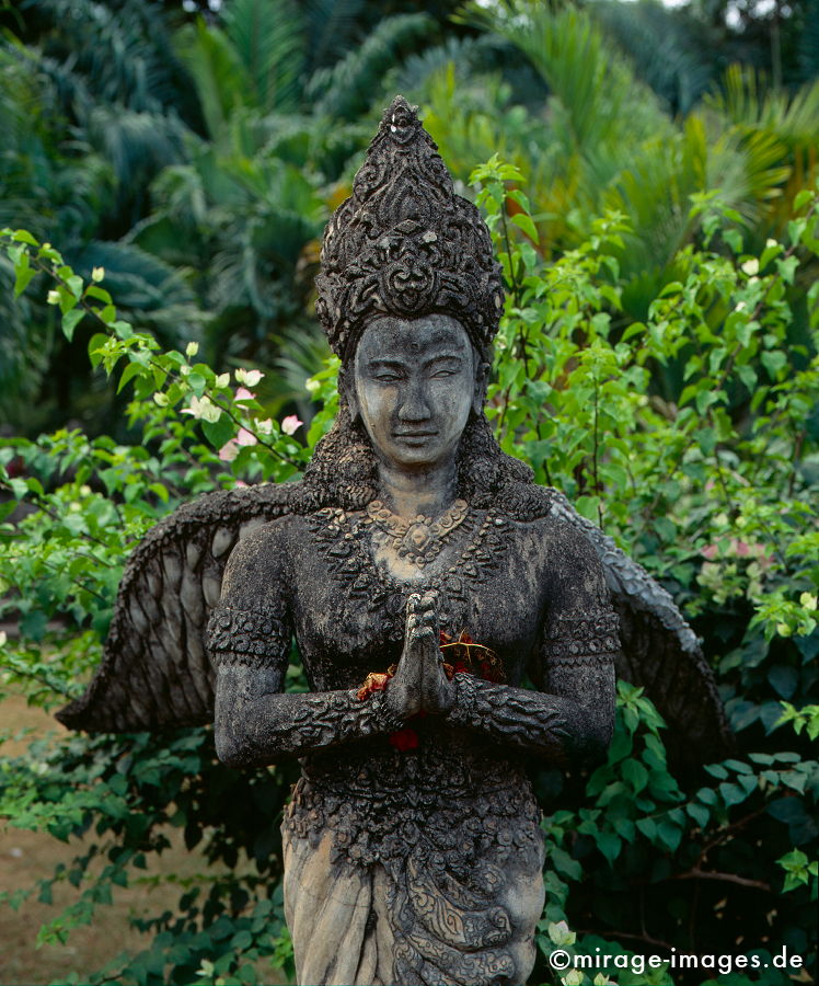 Praying
Buddhapark Xieng Khuan
Schlüsselwörter: Zeit, Zeitlosigkeit, love1, Buddhismus, Glauben, Religion, Skulptur, Stein, Gesicht, Angst, Kunst, Geister, animistisch, Patina, Traum, beten, Spiritualität, kraftvoll, jenseits, Sehenswürdigkeit, geheimnisvoll, stimmungsvoll, weiblich, Engel, meditati