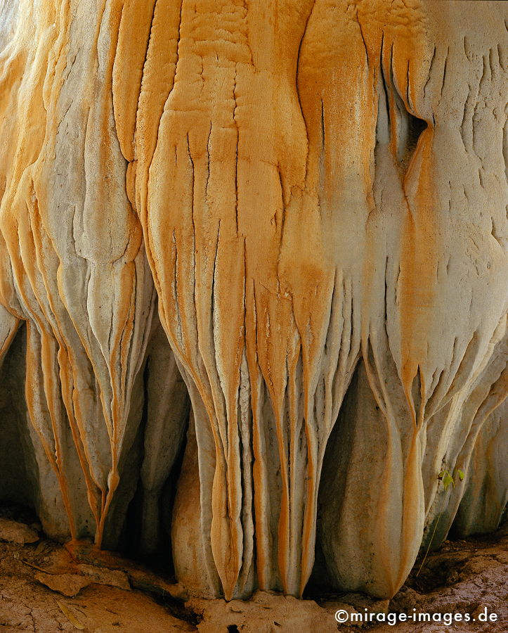 Cave
Sala Hinboun
