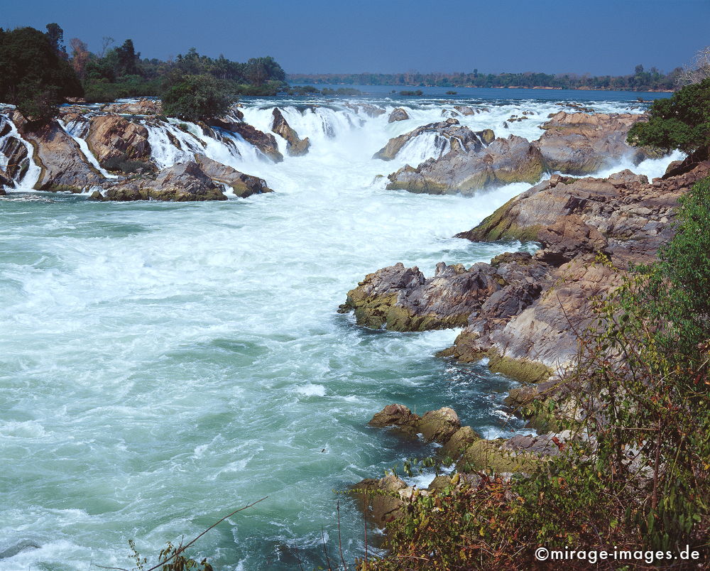Khong Phapheng Wasserfälle
Siphandone 4000 islands
Schlüsselwörter: Wasserfall, Gischt, Energie, Grenze, türkis, Reise, Fluss, river, Wildnis, tosend, Felsen, Natur, Landschaft, Welle, Kraft, fliessen, Klippe, Sauerstoff, sprudeln, Frische, kühl, Südost Asien, Reiseziel, Tourismus, Reise, Landschaft, Kultur, aussen,