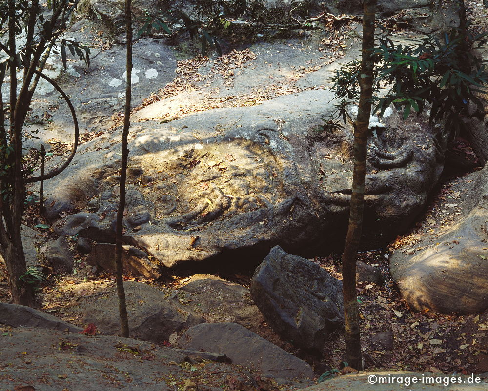 in Stein gehauenen Skulpturen im Flussbett der 1000 Lingas
Kulen Mountains Siem Reap
Schlüsselwörter: Stein, Frau, Skulptur, Fluss, Fruchtbarkeit, Trockenheit, Buddhismus, Religion, SpiritualitÃ¤t, Khmer, weiblich, Frieden, friedlich, heilig, Entspannung, entspannen, ethnisch, Mythologie, Naturreligion, SchÃ¶nheit, Harmonie, edel, Anmut, Natur, natÃ¼rlich