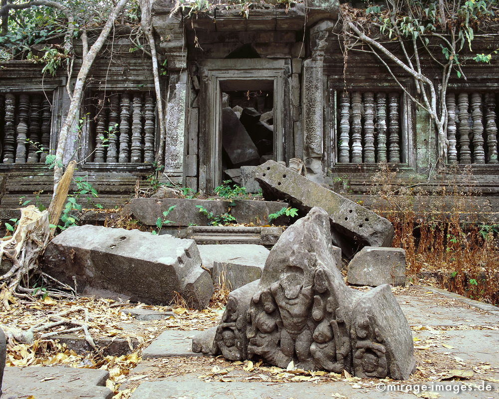 Beng Mealea
Tempel im Umfeld von Angkor Wat Siem Reap
Schlüsselwörter: Stein, heilig, Buddhismus, Religion, SpiritualitÃ¤t, Khmer, Asien, Entwicklungsland, Kultur, Reise, Tourismus, Frieden, friedlich, heilig, Mythologie, Naturreligion, SchÃ¶nheit, Harmonie, archaisch, Magie, Mythos, Geist, gÃ¶ttlich, WÃ¼rde, Bauwerk, Tempel