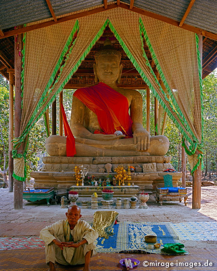 MÃ¶nch in Angkor Thom
Angkor Wat
Schlüsselwörter: RÃ¤ucherstÃ¤bchen, Opfer, Meditation, Buddhismus, Religion, Asien, MÃ¶nch, Schrein, SpiritualitÃ¤t, Khmer, Skulptur, heilig, Entwicklungsland, Kultur, Asien, Reise, Frieden, friedlich, heilig, Fernreise, Entspannung, entspannen,