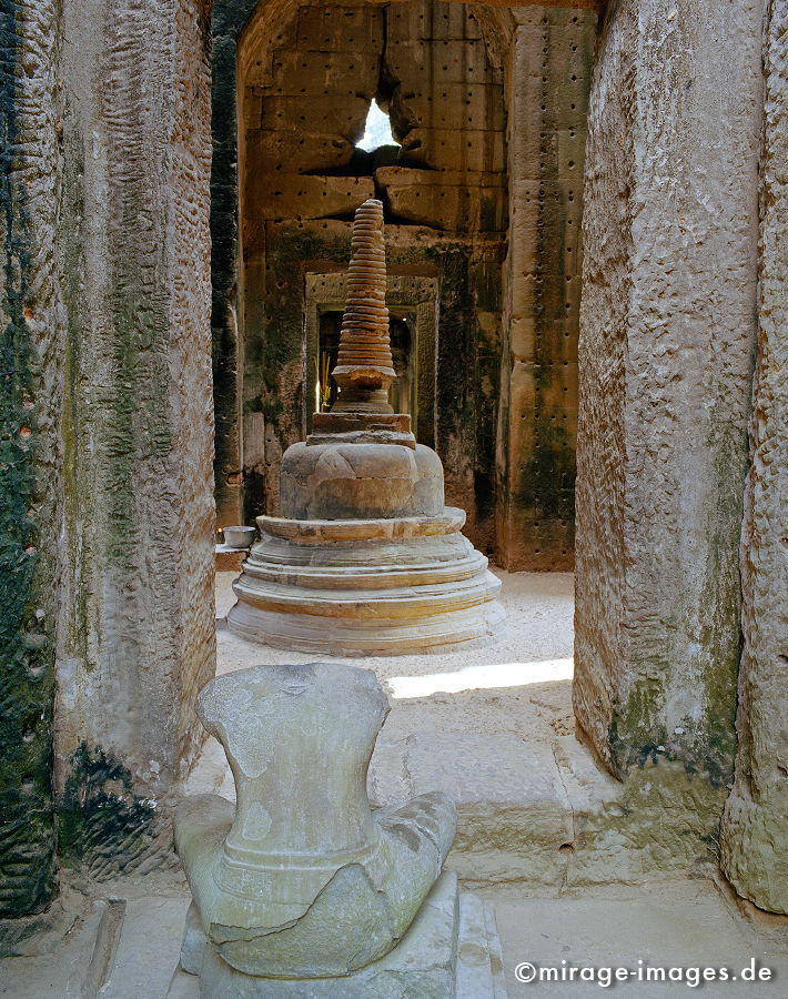 Preah Khan
Angkor Wat
Schlüsselwörter: Stein, heilig, Buddhismus, Religion, Spiritualität, Khmer, Kultur, Asien, Opfer, Reise, Architektur, Frieden, friedlich, Fernreise,