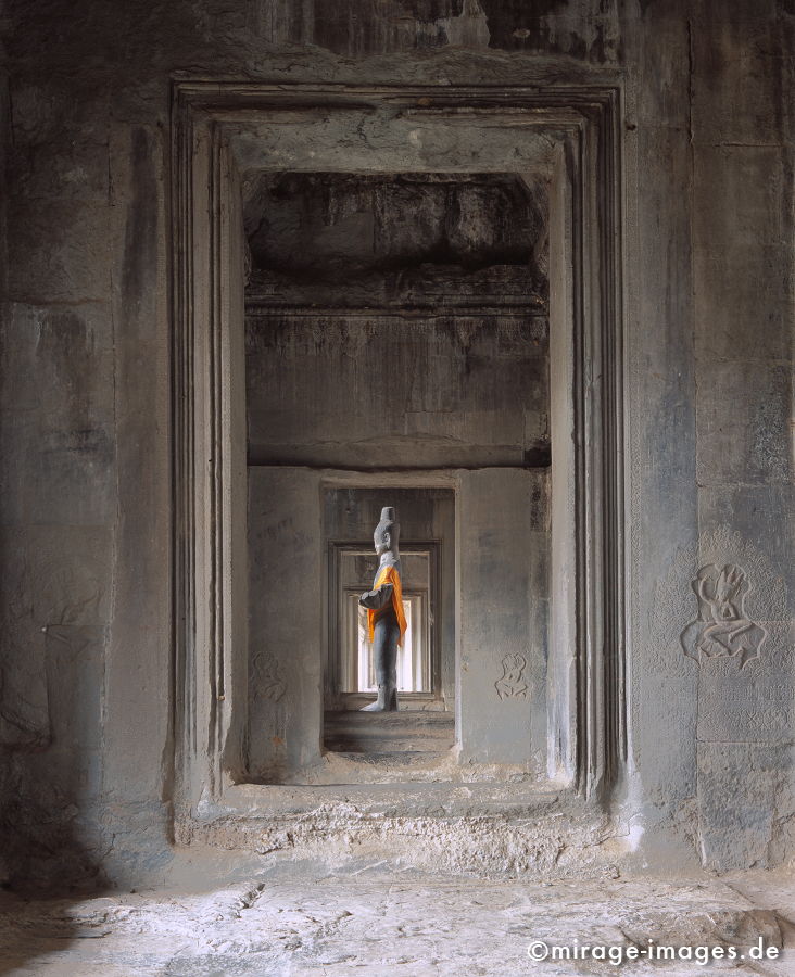 Standing Buddha
Wat Angkor
Schlüsselwörter: Khmer, Stein, Skulptur, heilig, Fruchtbarkeit, Buddhismus, Religion, SpiritualitÃ¤t, Relief, Architektur, Frieden, alt, Tempel, archaisch, erhaben, entrÃ¼ckt,