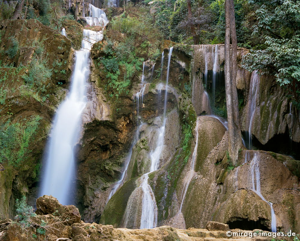 Tat Kuang Xi
Luang Prabang
Schlüsselwörter: Fluss, Wasser, fliessen, Ruhe, Natur, Stein, Meditation, Entspannung, entspannen, Wildnis, unberührt, frisch, klar, Bewegung, bewegen, natürlich, Berge, Harmonie, authentisch, Felsen, rauschen, Reinheit, Sauberkeit, Leben, einladend, schroff, rau,