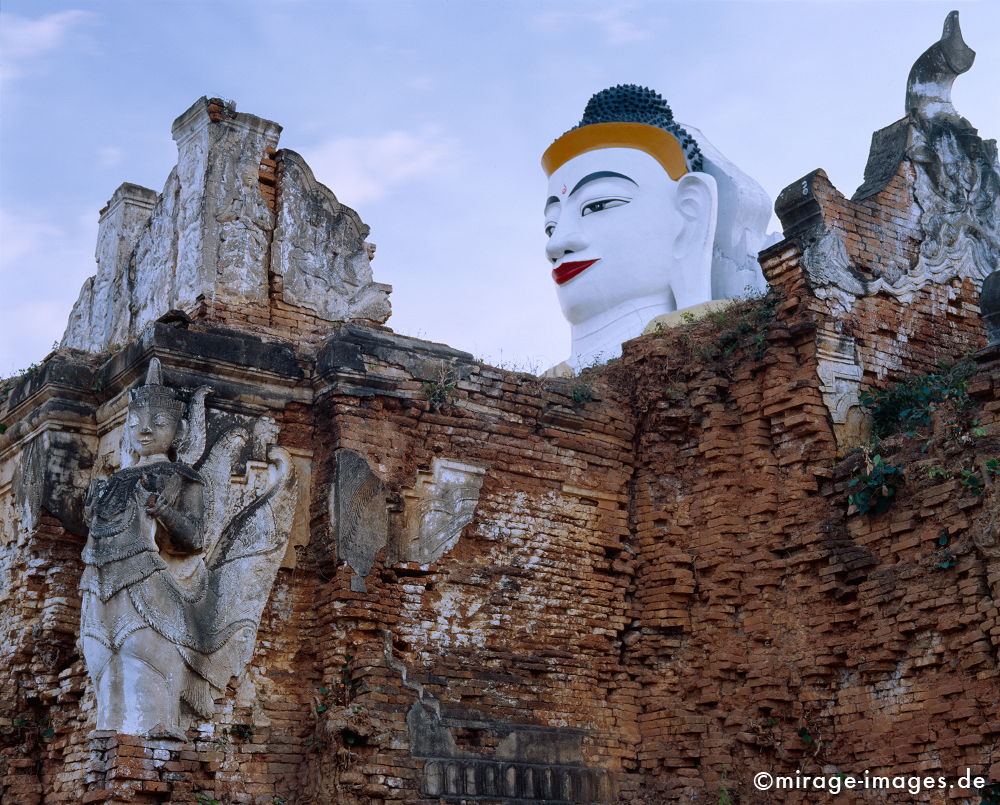 weisser Buddha
Nyaungshwe
Schlüsselwörter: meditation1, Kraft, Verehrung, Kult, Opfer, Meditation, Buddhismus, Religion, Schrein, Spiritualität, Anbetung, Ruhe, Natur, Frieden, heilig, Entspannung, entspannen, Glauben, gläubig, religiös, Kontemplation, Liebe,