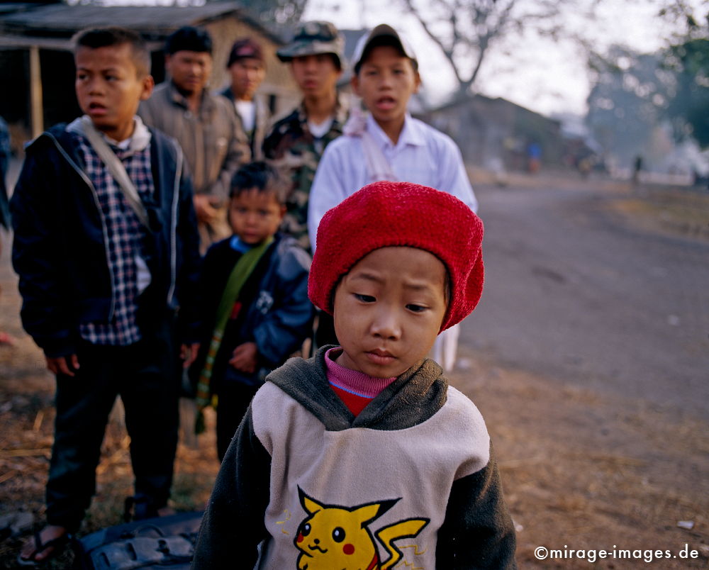 In the Street
Hsipaw
Schlüsselwörter: children1, Neugierde, Staub, Dreck, Tourismus, Reise, Kinder, Asien, Entwicklungland, Armut, Pokemon, Burmese, abwesend, Jugendliche, Fernreise,