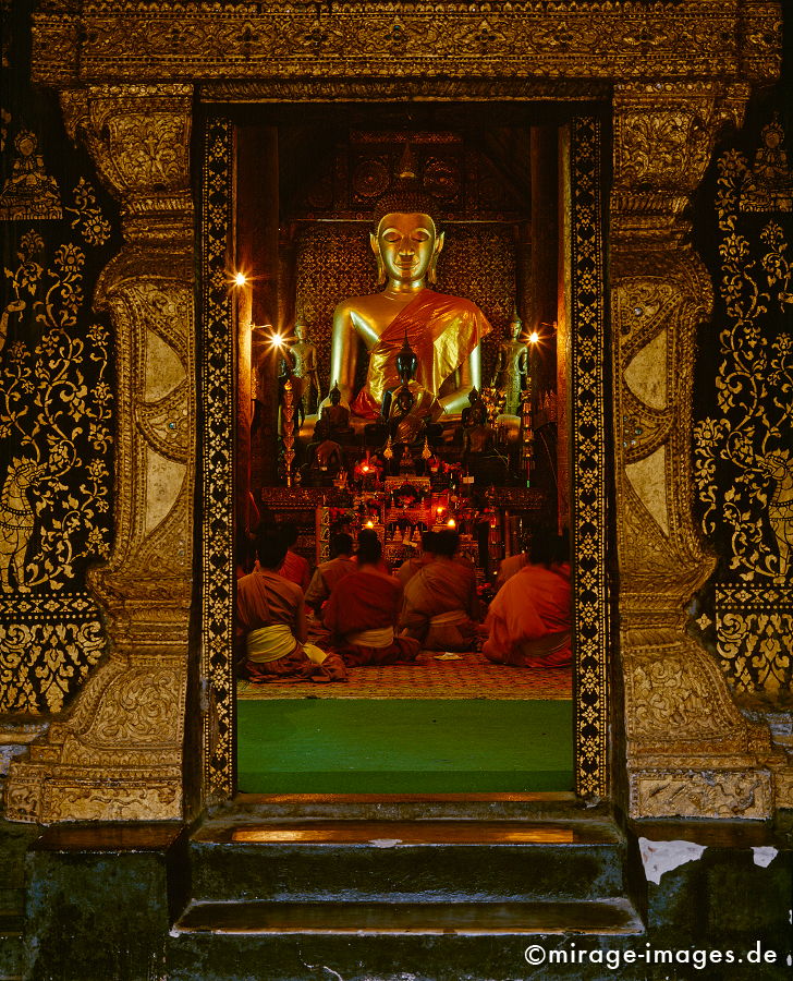 Monks
Wat Xieng Thong Luang Prabang
Schlüsselwörter: meditation1, Kraft, Verehrung, Kult, Opfer, Meditation, Buddhismus, Religion, Schrein, SpiritualitÃ¤t, Anbetung, Ruhe, Natur, Frieden, friedlich, heilig, Sinnsuche, Kunst, alt, Geist, gÃ¶ttlich, WÃ¼rde, ArchÃ¤ologie, Heiligtum, zeitlos, Leben,