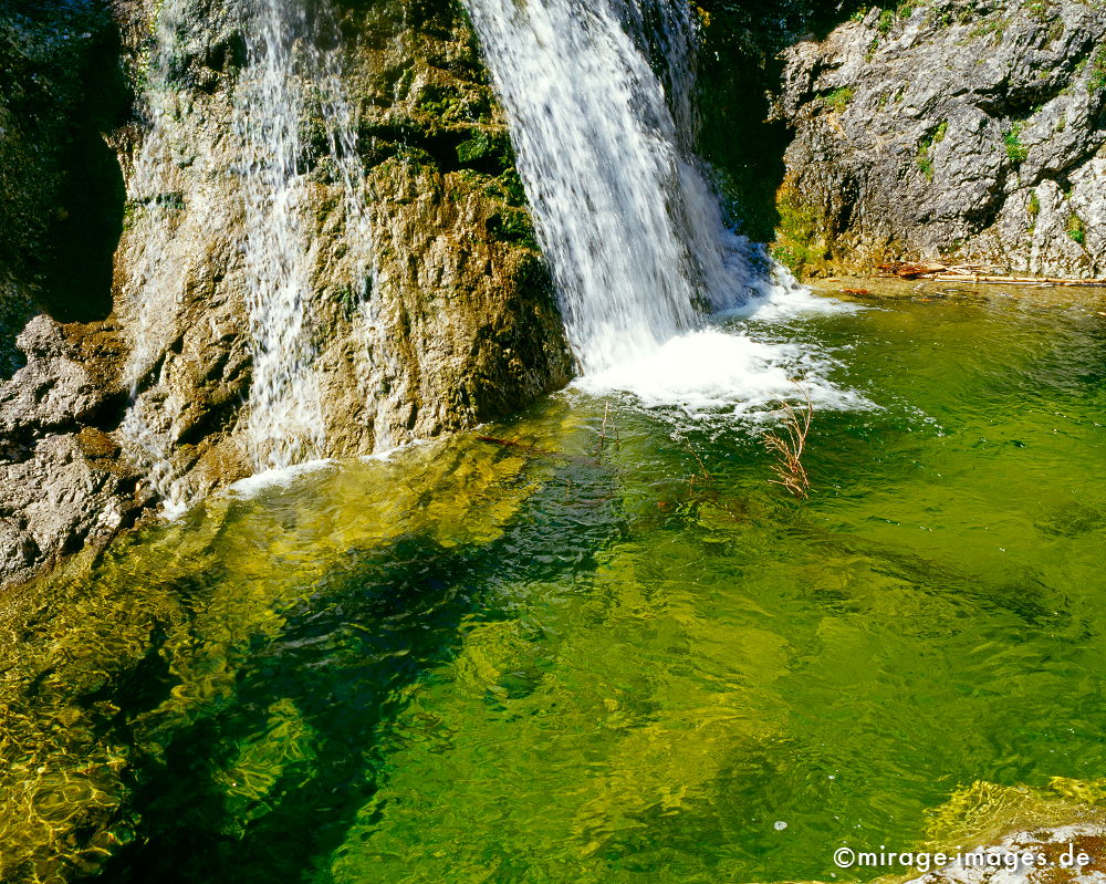 Gumpen am Lainfall
Bad TÃ¶lz-Wolfratshausen
Schlüsselwörter: Wasserfall, Wasser, fliessen, Ruhe, Natur, Stein, Meditation, Entspannung, entspannen, Wildnis, unberÃ¼hrt, frisch, klar, natÃ¼rlich, Harmonie, authentisch, Felsen, Reinheit, Sauberkeit, Leben, zerbrechlich, empfindlich, romantisch, idyllisch, kÃ¼hl,