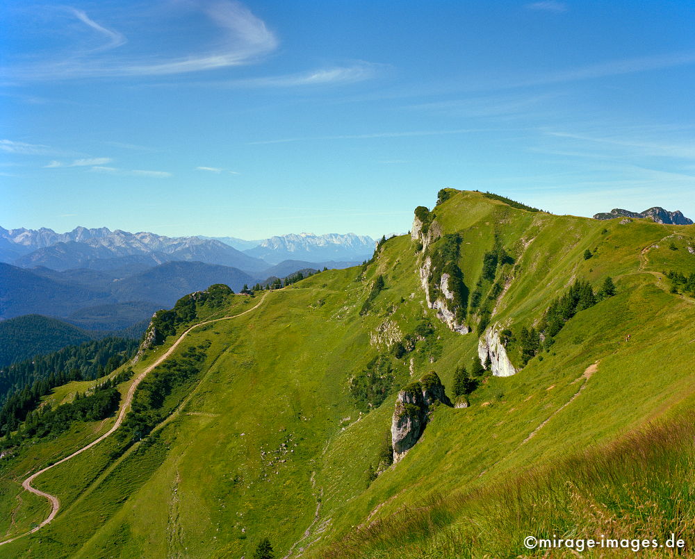 Latschenkopf
Bad TÃ¶lz-Wolfratshausen
Schlüsselwörter: Berg, Wiese, Alpen, grÃ¼n, Himmel, blau, Gebirge, Hochgebirge, wandern, Erholung, Freizeit,