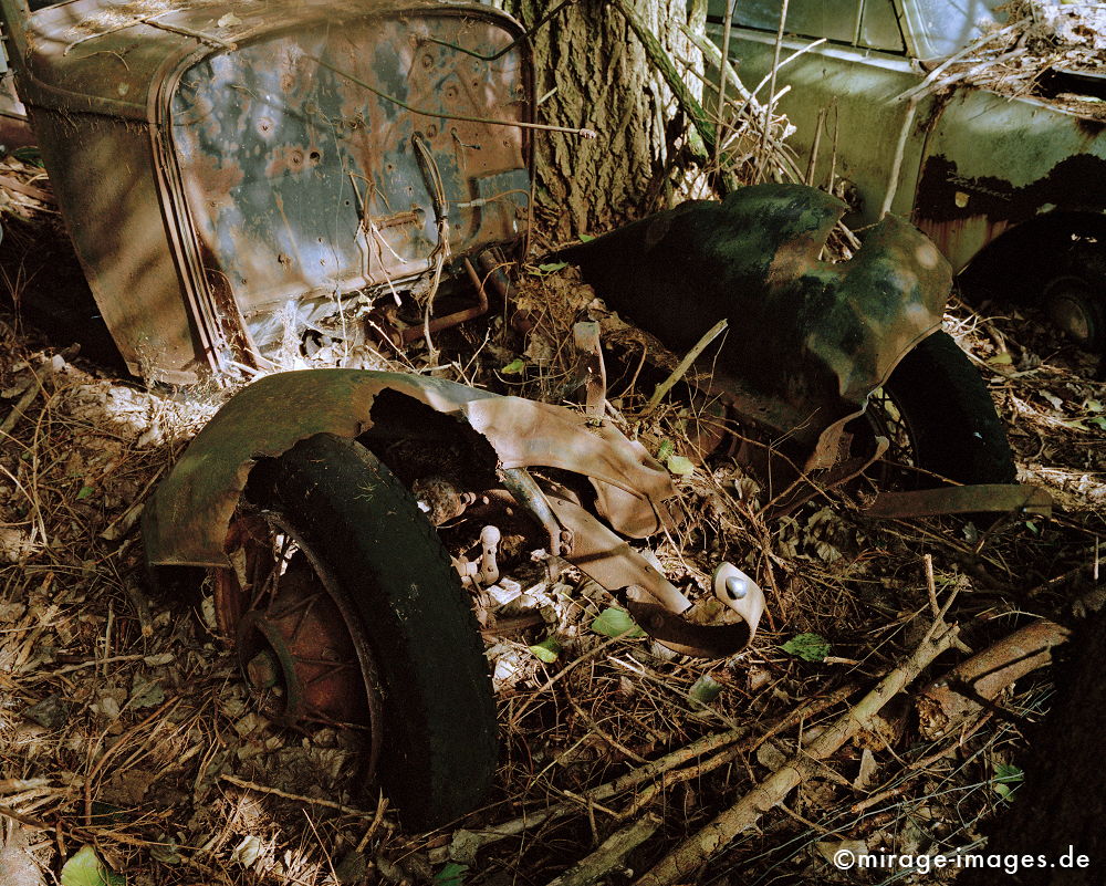 Junkyard
Kaufdorf Gürbetal
Schlüsselwörter: Oldtimer, Staub, Verfall, morbid, Zeit, Auto, Verkehr, antik, Transport, Rost, Schmutz, verfallen, pittoresk, Nostalgie, Zeitalter, historisch, Geschichte, Relikt, gebraucht, verbraucht, Automobil, alt, ausgedient, Fetisch, Wrack, Technik, Technologie,