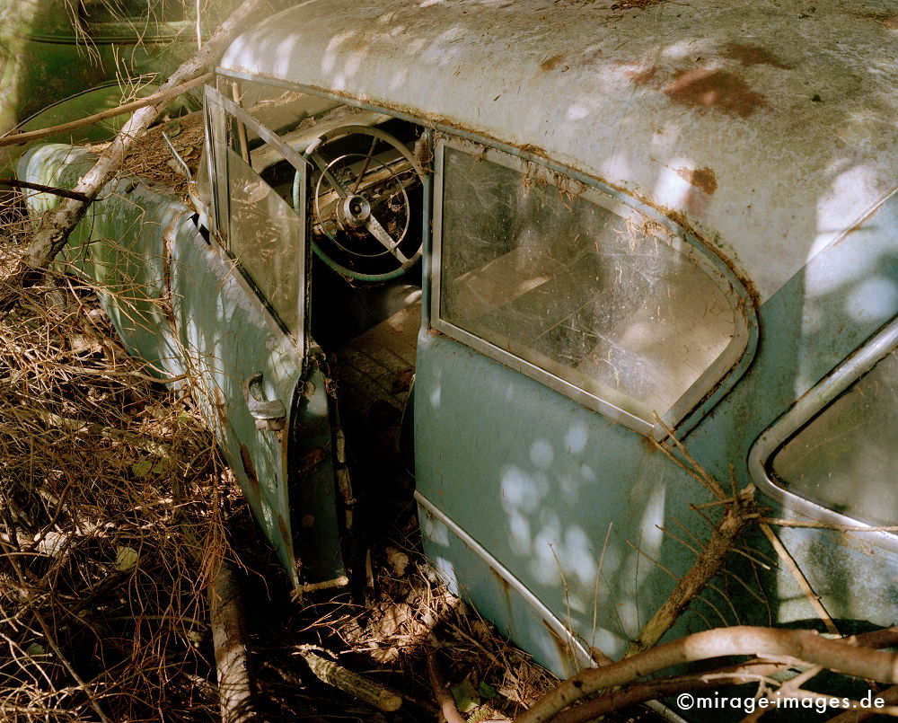 Junkyard
Kaufdorf Gürbetal
Schlüsselwörter: Oldtimer, Staub, Verfall, morbid, Zeit, Auto, Verkehr, antik, Transport, Rost, Schmutz, verfallen, pittoresk, Nostalgie, Zeitalter, historisch, Geschichte, Relikt, gebraucht, verbraucht, Automobil, alt, ausgedient, Fetisch, Wrack, Technik, Technologie,