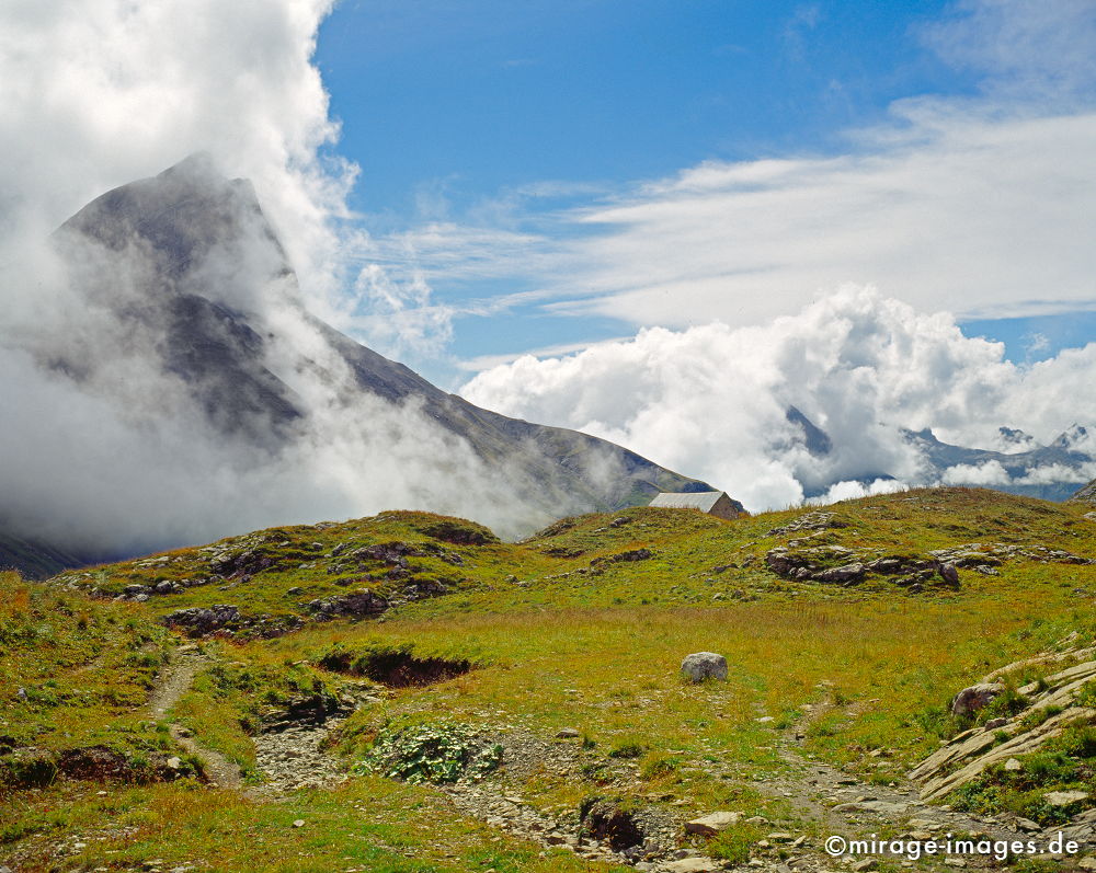 Flying Mountain
Valais Derborence
Schlüsselwörter: Berg, Sonne, Magie, Geheimnis, Weg, Steine, Monolith, Geröll, schwarz, Massiv, Höhe, blau, Himmel, Schönheit, Wolken, Stille, ursprünglich, zerbrechlich, fragil, sensibel, Sage, Mythos, Legende, Natur, natürlich, mystisch, Berg, Wiese, romantisch,