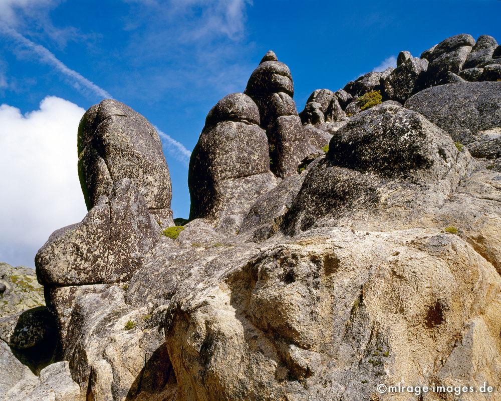 Rockformation
Serra da Estrela
Schlüsselwörter: Stein, Gletscher, Berge, Felsen, fantastisch, Magie, magisch, Fantasie, Geschichte, Geologie, Landschaft, Natur, natÃ¼rlich, alt, surreal, unwirklich, SchÃ¶nheit, Reise, rund, weich, ocker, Granit, Naturschutzgebiet, Reiseziel, Tourismus, geschÃ¼tzt,