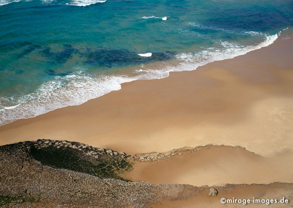 Praia da Aguda
Fontanelas
Schlüsselwörter: Küste, Felsen, Meer, Strand, wild, türkis, rein, Wellen, Gischt, einsam, Einsamkeit, blau, Himmel, Urlaub, Erholung, Ferien, steil, Steilküste, Westküste, rau, rauh, Natur, natürlich, Landschaft, Wasser, Atlantik, Europa, romantisch, Sand,