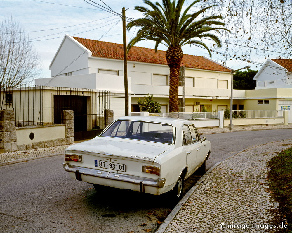 American Style
Lisboa
Schlüsselwörter: Opel Rekord, Auto, Vorstadt, spiessig, Palme, Mediterran,