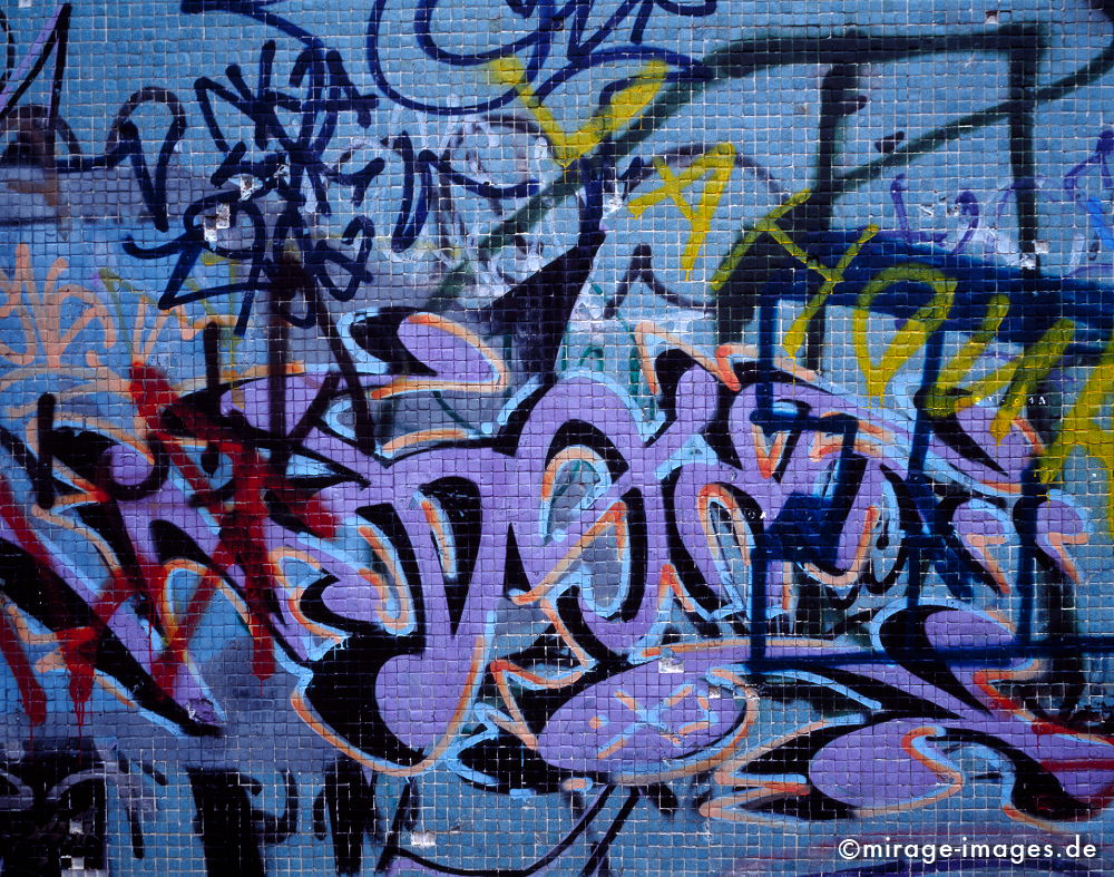 confusion
Lisboa Alvalade
Schlüsselwörter: Graffiti, blau, Mosaik, wild,