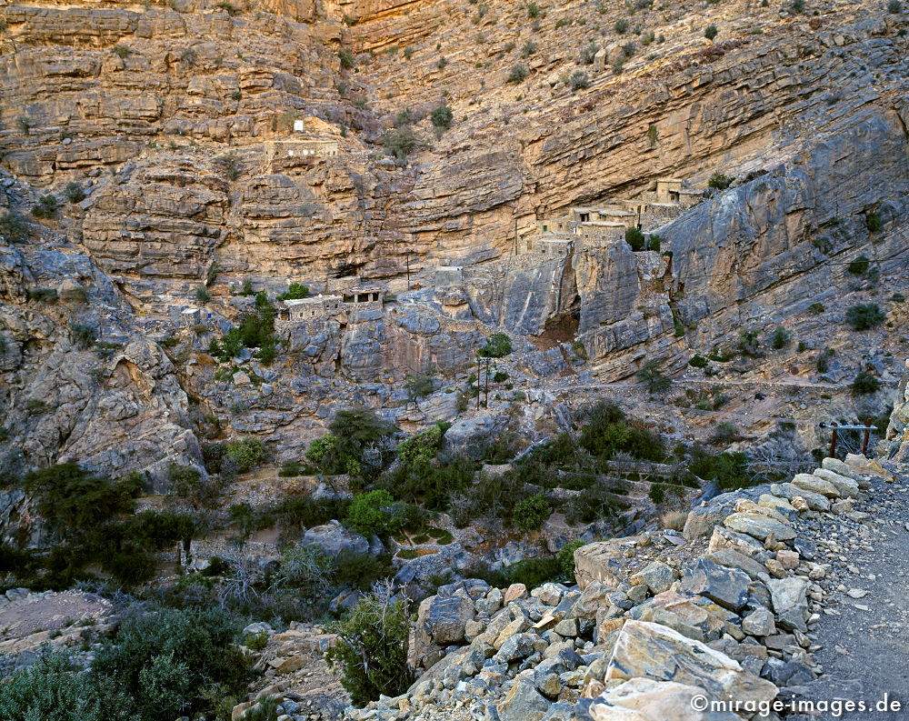 Cave Village
Sayq Plateau
Schlüsselwörter: Frieden, Ruhe, Stille, schön, Schönheit, spektakulär, rauh, unberührt, ursprünglich, Attraktion, überleben, Haus, Dorf, klein, karg, Karst, Leere, Gebirge, Ödland, abgeschieden, Häuser, Gebäude, alt, abgelegen, Magie, Leben, einfach, elementar, s