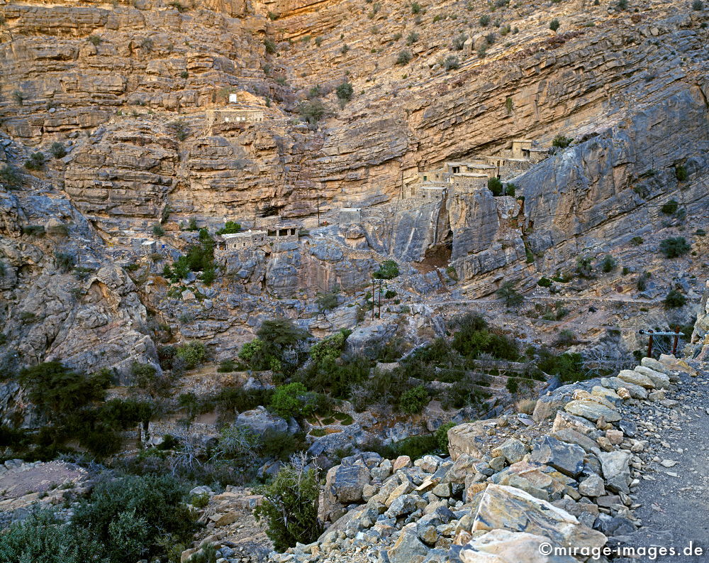 Cave Village
Sayq Plateau
Schlüsselwörter: Frieden, Ruhe, Stille, schÃ¶n, SchÃ¶nheit, spektakulÃ¤r, rauh, unberÃ¼hrt, ursprÃ¼nglich, Attraktion, Ã¼berleben, Haus, Dorf, klein, karg, Karst, Leere, Gebirge, Ã–dland, abgeschieden, HÃ¤user, GebÃ¤ude, alt, abgelegen, Magie, Leben, einfach, elementar, s