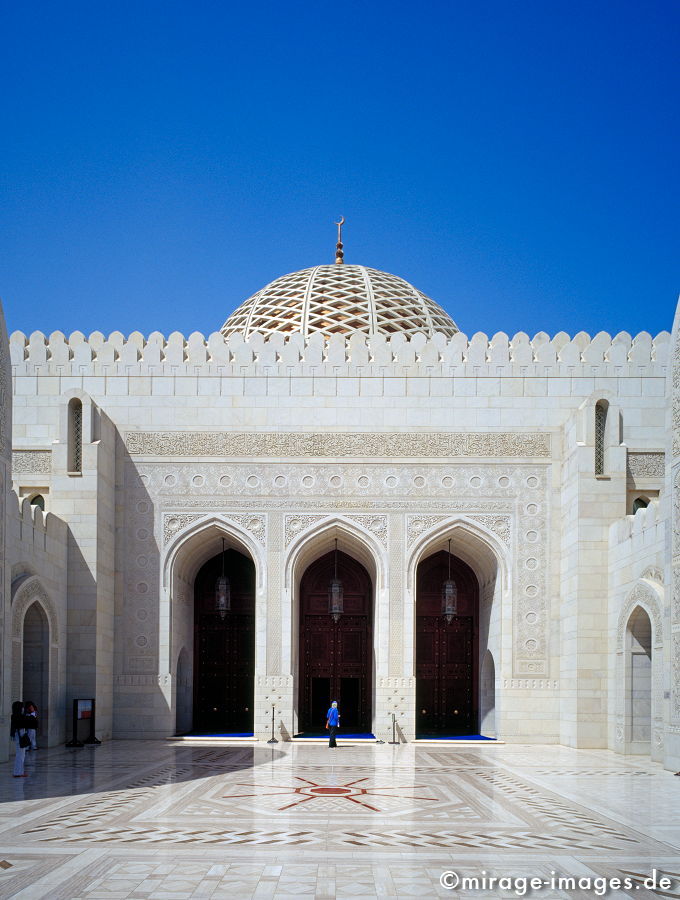 Sultan Qaboos Grand Mosque
Muscat
Schlüsselwörter: Gebäude, Religion, Marmor, Prunk, Religion, Islam, Glauben, weiss, strahlen, Sonne, Heiligtum, Respekt, Kuppel, Architektur, Moschee, Reisen, Sehenswuerdigkeit, Tourismus, Urlaub, Reisen, Ausflugsziel, Kultur , Kunst, Tradition, Sehenswuerdigkeit, 