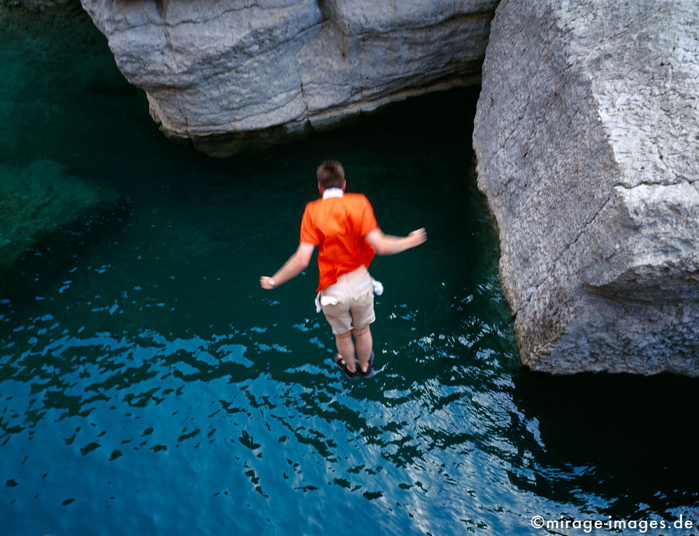 Test of courage
Wadi Ash Shab
Schlüsselwörter: Wasser, Landschaft, klar, rein, sauber, Sauberkeit, pool, Felsen, Mutprobe, springen, Sprung, springen, tief, Jugendlicher, Mensch, Hormone, Wadi, Oase, Selbstfindung, Held, Draufgänger, Thrill, Reiz, Verlockung, 