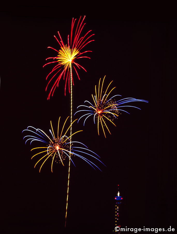 Nightblossom
Düsseldorf
Schlüsselwörter: Feuerwerk, japanisch, Event, nachts, Nacht, schwarz, Himmel, farbig, bunt, Traum, Ereignis,