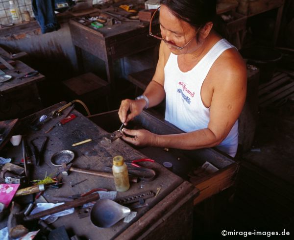 Goldsmith
Hpa - an
Schlüsselwörter: Handwerk, gold, Werkstatt, Kunst, Person, Birma, Burma, Myanmar, SÃ¼dost Asien, Entwicklungsland, Tropen, Armut, Fernreise, Reise, Kultur, Tourismus, exotisch, touristische Attraktion, Reiseziel, 