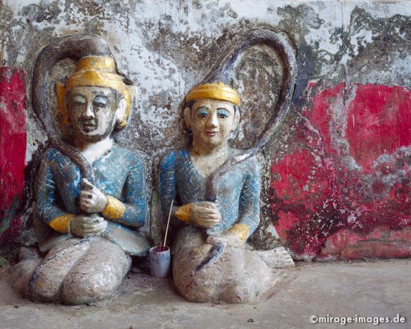 Kawgun Cave
Hpa - an
Schlüsselwörter: Birma, Burma, Myanmar, SÃ¼dost Asien, HÃ¶hle, Stein, Heiligtum, Tempel, Kraft, Meditation, Buddhismus, Religion, SpiritualitÃ¤t, Anbetung, Ruhe, Skulptur, zeitlos, SchÃ¶nheit, Stille, Frieden, friedlich, heilig, Entspannung, entspannen, Liebe, Menschlichk