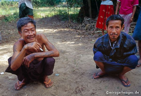 Burmese people
Hpa - an
Schlüsselwörter: TÃ¤towierung, MÃ¤nner, sitzen, hocken, tattoo, Birma, Burma, Myanmar, SÃ¼dost Asien, 