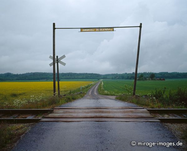 railroad crossing
BohuslÃ¤n
Schlüsselwörter: BahnÃ¼bergang, traurig, regnerisch, grau, Regen,