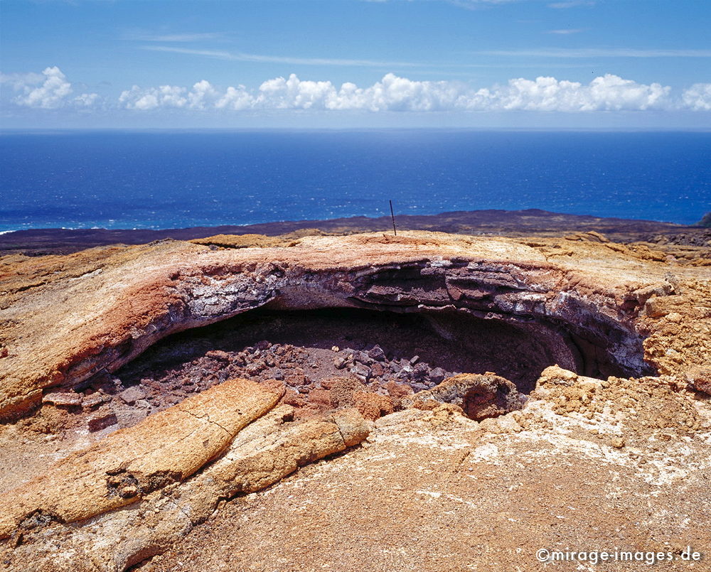 Craters
CoulÃ©e de lave
Schlüsselwörter: Gefahr, Naturgewalt, Wolken, Abenteuer, heiss, Lava, erkaltet, BruchstÃ¼cke, scharfkantig, farbig, Magma, surreal, vulkanisch, Vulkan, Kruste, Eruption, LavawÃ¼ste, Mondlandschaft, Lavagestein, warm, EinÃ¶de, trocken, karg, bizarr, unwirklich, Bruch,