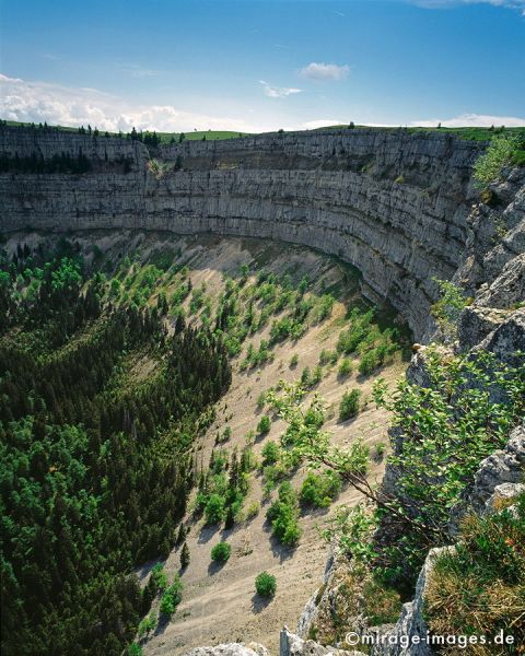 Creux-du-Van
Val-de-Travers
Schlüsselwörter: Attraktion, Ausflugsziel, highlight, Tourismus, Mont Soliat, Felsen, Felswand, Naturschutzgebiet, Landschaft, Arena, aussergewÃ¶hnlich, spektakulÃ¤r, magisch, Magie, Kraftort, schroff, rauh, eindrucksvoll, rund, steil, Erosion, grandios, Ã¼berwÃ¤ltigend, 