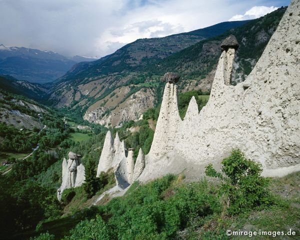 Les Pyramides d'Euseigne
Val d'HÃ©rÃ©mence 
Schlüsselwörter: Europa, Schweiz, Alpen, Hochland, wandern, Wanderung, Hochgebirge, alpin, Eringertal, Naturdenkmal, BetonmorÃ¤ne, Granitschiefer, Attraktion, POI, Tourismus, SehenswÃ¼rdigkeit, Verwitterung, Erosion, fantastisch, Ausflugsziel, highlight, Felsen, Felswand,