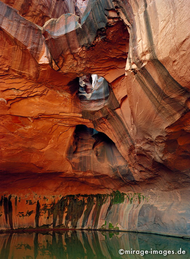 Golden Cathedral
Neon canyon im Glen Canyon National Recreation Area Utah
Schlüsselwörter: Wasser, grÃ¼n, rot, zerfurcht, Felsen, Stein, Wind, Sandstein, Erosin, orange, Skulptur, abstrakt, fliessen, ornament, Struktur, rund, weich, Kurve, Entspannung, entspannen, Muster, Erdgeschichte, Naturwunder, Rinne, SchÃ¶nheit, abgelegen, farbig, gewalti