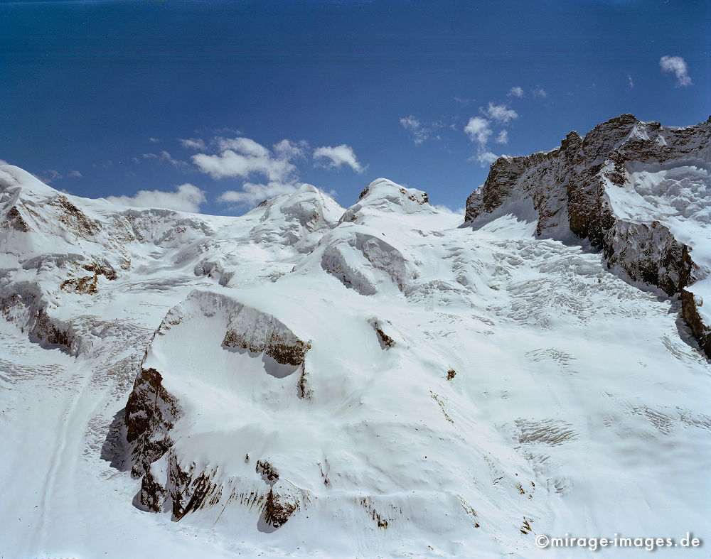 near Matterhorn
Zermatt
Schlüsselwörter: Berge, Schnee, weiss, blau, Wolken, Himmel, Gebirge, Alpen, kalt,