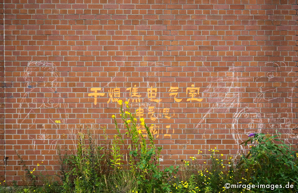 Chinese Graffity
Kokerei Kaiserstuhl
Schlüsselwörter: Ruhrgebiet, Geschichte, Industriegeschichte, Revier, Industrie, Industrieruine, Abbruch, Verfall, Erosion, Zeitalter, Industrieanlage, Standort, Strukturwandel, Endzeit, stillgelegt, Abriss, Endzeit, baufÃ¤llig, GebÃ¤ude, Malerei,