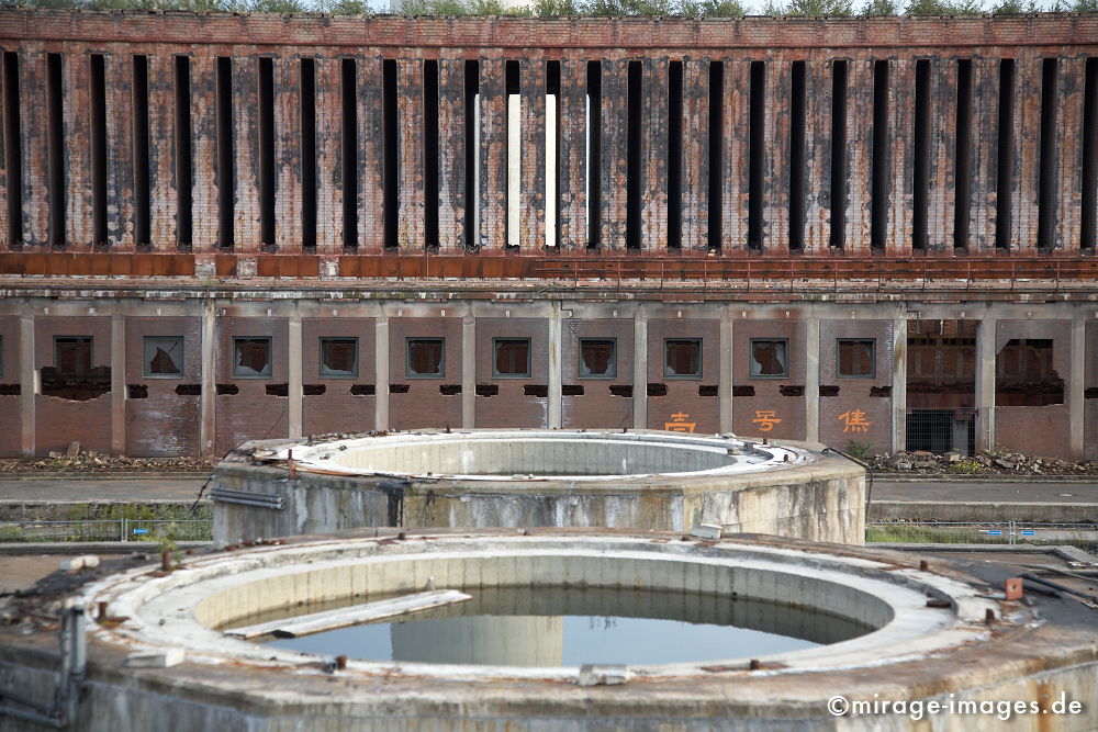 Kokerei Kaiserstuhl
Dortmund
Schlüsselwörter: Ruhrgebiet, Geschichte, Industriegeschichte, Revier, Industrie, Industrieruine, Abbruch, Verfall, Erosion, Zeitalter, Industrieanlage, Standort, Strukturwandel, Endzeit, stillgelegt, Abriss, Endzeit, baufÃ¤llig, GebÃ¤ude,