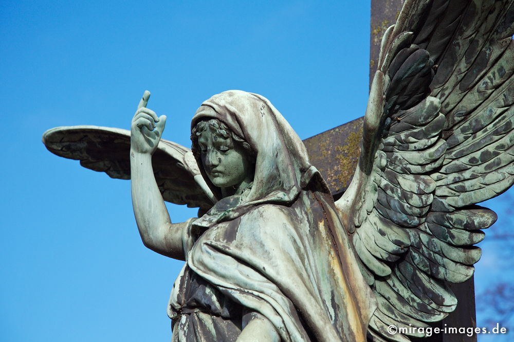 Angel 6
MÃ¼nchen Ostfriedhof
Schlüsselwörter: Kultur, FlÃ¼gel, gÃ¶ttlich, Friedhof, Kunst, Statur, Himmel, bronze, Architektur, himmlisch, Tod,