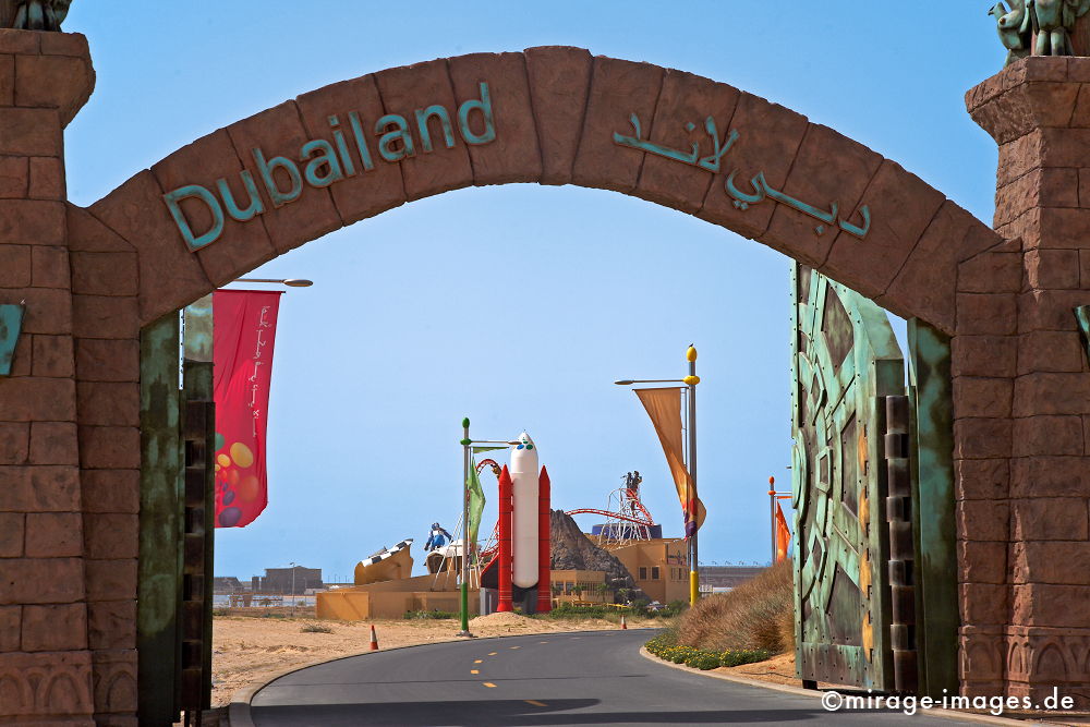 Eingang Dubailand
Dubai
Schlüsselwörter: absurd, Attrappe, Attraktion, Beton, bizarr, imitation, Kitsch, Nachbildung, Park, Platz, Raum, skurril, Phantasie, Fiktion, Touristenattraktion, VergnÃ¼gungspark, kinderfreundlich, familienfreundlich, freundlich, Illusion, Unterhaltung, VergnÃ¼gung,