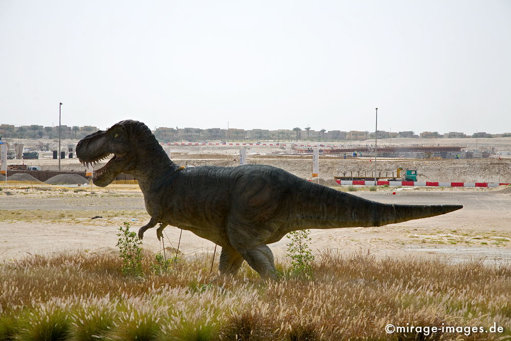 Dinosaurier
Dubailand
Schlüsselwörter: absurd, Attrappe, Beton, bizarr, deplaziert, Freude, Geldanlage, GeschÃ¤ft, Globalisierung, Intelligenz, Investment, Investor, Kitsch, Konsum, Kontrast, kontrastreich, kÃ¼nstlich, KuriositÃ¤t, animals1, Metapher, Nachbildung, Park, Platz, Raum, SÃ¤ugetie