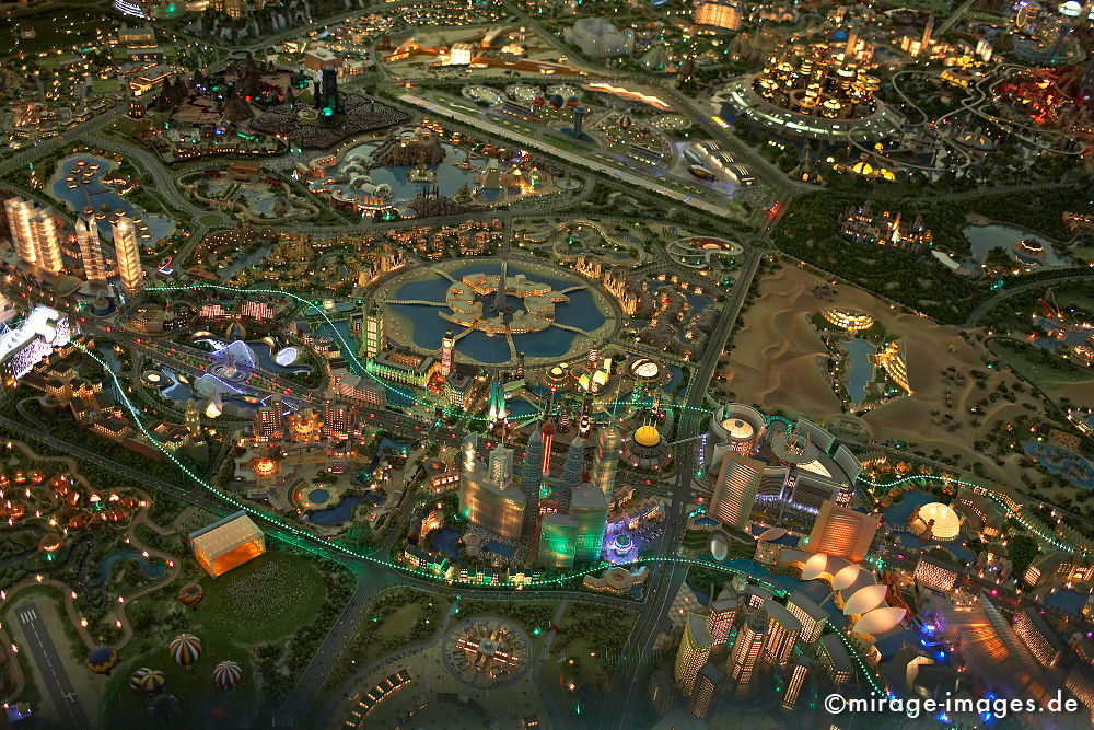 Architekturmodell
Dubailand
Schlüsselwörter: künstlich, Metapher, Zeit, Raum, Platz, deplaziert, Lichter, Vergnügungspark, Maßstab, Nachbildung, Park, Architektur, modern, Landschaftsarchitektur, Freizeit, virtuell, Traum, Energieverschwendung, Zukunft, kinderfreundlich, familienfreundlich