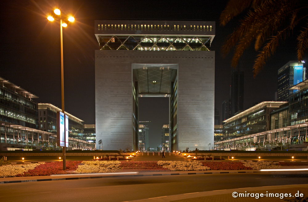 Dubai International Financial Centre
Schlüsselwörter: Architecture1, Boomtown, Geld, Hochhaus, Macht, Stärke, Einfluss, gross, riesig, gigantisch, Stahl, Großstadt, Lichter, gespentisch, Metropole, beleuchtet, Gebäude, Nacht, nachts, Wachstum, Marktwirtschaft, Ökonomie, Metropole, Handelszentrum, Scheich